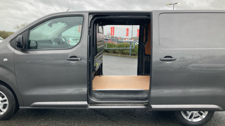 Vauxhall Vivaro L2 Diesel 3100 2.0d 145PS Sportive H1 Van